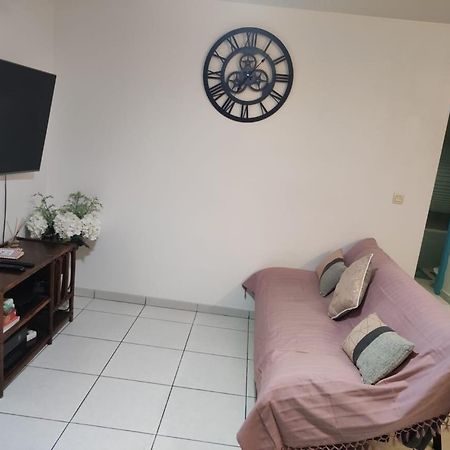 Charmant Appt Proche De Toutes Commodites La Possession Luaran gambar